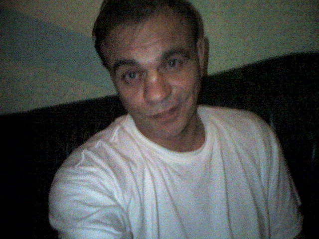 170cm, blaugraue augen, 92kg, hell braune haare , saubere gepflegte erscheinung .    offen , erlich und kontakt freudig .