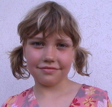 140 cm gro&szlig;, 35 kg<br>
blondes,schulterlanges Haar<br>
Konfektionsgr&ouml;&szlig;e 146<br>
Schuhgr&ouml;&szlig;e 35<br>
singt,tanz,schwimmt gerne

2005 Fotos ital. Modeagazin
2006 Fotos kanad. Agentur
2007 d-weite C&A Campagne
2008 Kinofilm whats y. secret
2009 Kinofilm Das Schweigen
2009 Fersehfilm Lenz
diverse Modenschauen
