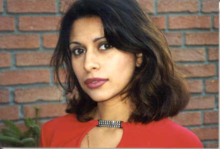 Vorname: Alice
Geburtstag: 03.03.1976
Haarfarbe: schwarz
Augenfarbe: braun
Gr&ouml;&szlig;e: 1,60m
Gewicht: 48kg
Beruf: Studentin
Hobbys: Schwimmen, Tae Bo, Lesen, Disney, Natur