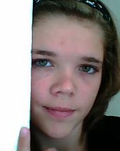 Hier bin ich grad in meinem Zimmer. Ich hoffe, dass mich jemand findet.<br>Ich habe auch schon 3 Jahre Theatererfahrung!